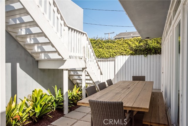 525 21st St, Manhattan Beach, California 90266, 3 Bedrooms Bedrooms, ,1 BathroomBathrooms,Residential,For Sale,21st St,SB25020966