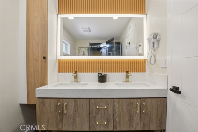 Detail Gallery Image 29 of 60 For 1533 W San Lorenzo Ave, Santa Ana,  CA 92704 - 5 Beds | 3 Baths