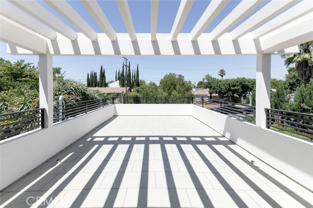 6426 Varna Avenue, Van Nuys CA: https://media.crmls.org/medias/b6b23f35-3cdb-428c-83aa-7b826a9f95b5.jpg