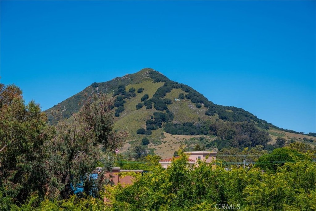 https://media.crmls.org/medias/b6b4b57e-73f7-47d8-bbec-2485411a2f8a.jpg?preset=X-Large