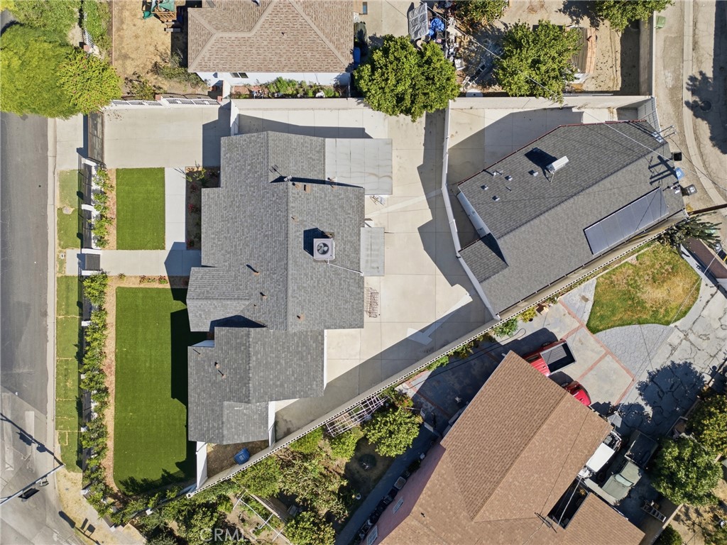 https://media.crmls.org/medias/b6b4dd8a-5d97-4bf5-8a40-64b6b35c9d47.jpg?preset=X-Large