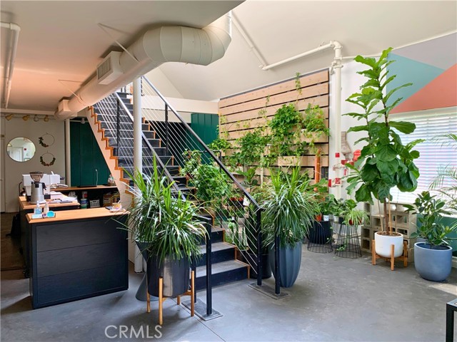 Image 2 of 4 For 1452 W 9th Street Unit E