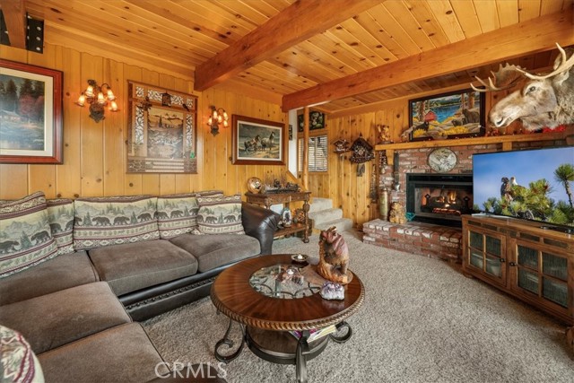 Detail Gallery Image 9 of 38 For 1285 Ridge Rd, Fawnskin,  CA 92333 - 3 Beds | 2 Baths