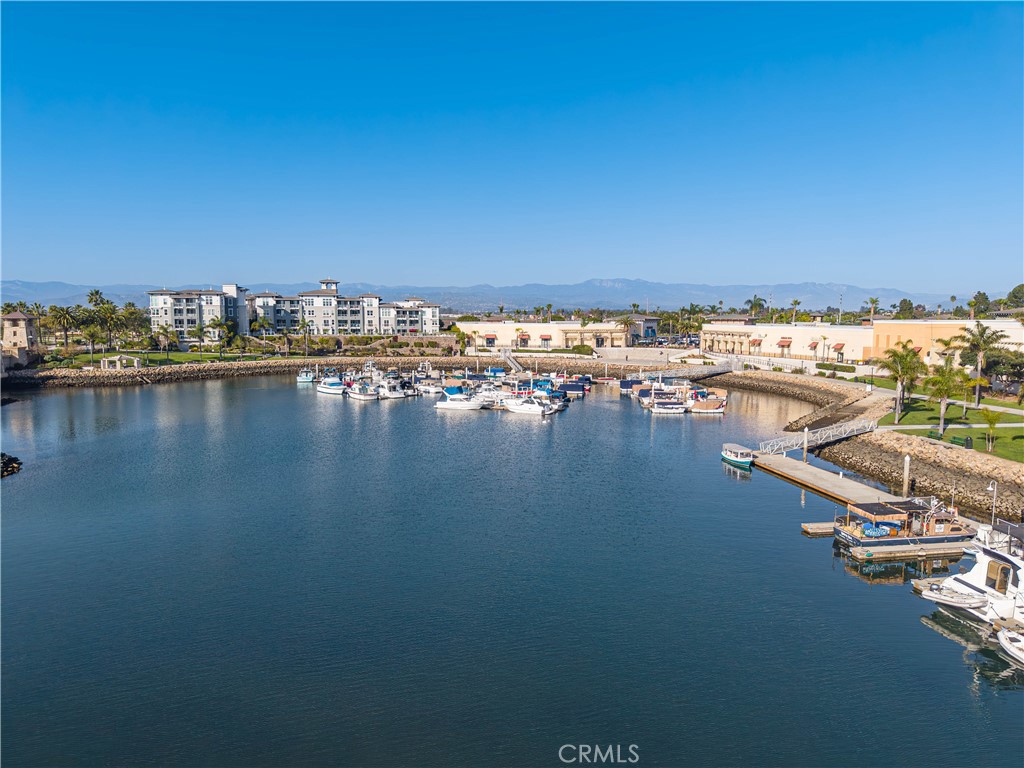 https://media.crmls.org/medias/b6b695e6-682d-454c-80b5-c998e0a5fc12.jpg?preset=X-Large