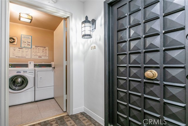 6700 Hillpark Drive, Los Angeles CA: https://media.crmls.org/medias/b6b6b68a-072a-4fa3-87ac-75640762c551.jpg