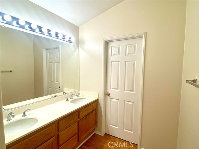 Detail Gallery Image 7 of 10 For 615 Brookhaven Dr, Corona,  CA 92879 - 4 Beds | 2/1 Baths