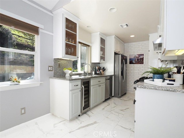 Detail Gallery Image 11 of 35 For 29422 Indian Valley Rd, Rolling Hills Estates,  CA 90275 - 4 Beds | 2/1 Baths