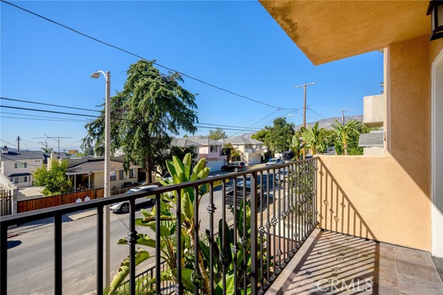 Detail Gallery Image 15 of 31 For 10118 Fernglen #1,  Tujunga,  CA 91042 - 3 Beds | 2/1 Baths