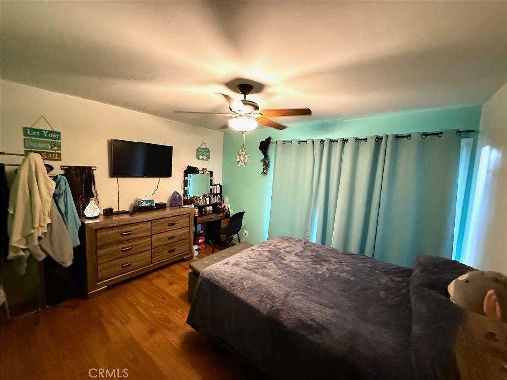 https://media.crmls.org/medias/b6b9284e-55b1-4bb4-89b9-51ad81d340fb.jpg?preset=X-Large