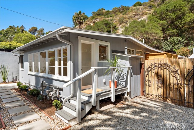 21062 Laguna Canyon Road, Laguna Beach CA: https://media.crmls.org/medias/b6b9f2d2-3af6-4c29-922a-72940e9785b6.jpg