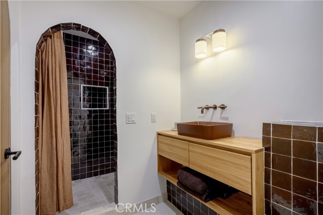 811 Maltman Avenue, Los Angeles CA: https://media.crmls.org/medias/b6bb00f7-691e-460b-9851-2dc01632f768.jpg