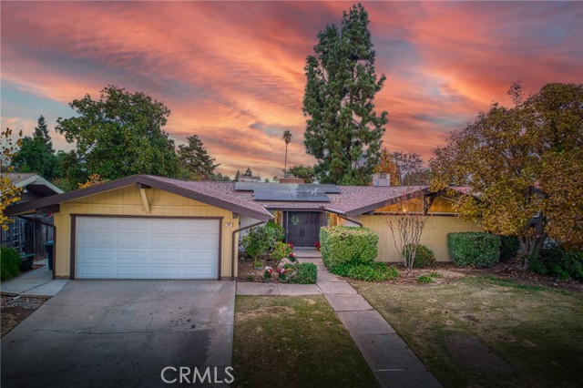 Detail Gallery Image 1 of 25 For 690 W Fremont Ave, Fresno,  CA 93704 - 3 Beds | 2 Baths