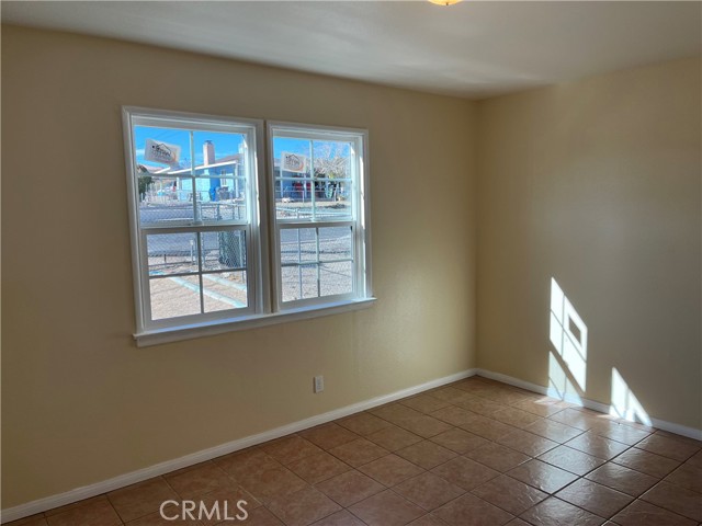 Detail Gallery Image 4 of 9 For 1451 Riverside Dr, Barstow,  CA 92311 - 3 Beds | 1 Baths