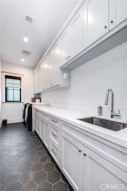 4365 Kraft Avenue, Studio City CA: https://media.crmls.org/medias/b6bbcb04-4c8e-4128-8425-bb38e2ab5f6b.jpg