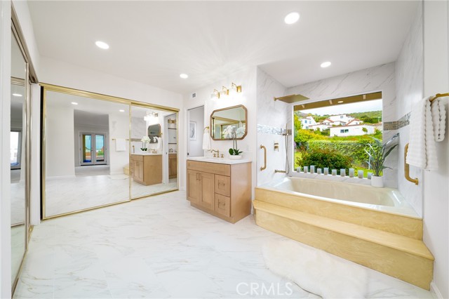 Detail Gallery Image 10 of 22 For 3823 via Manzana, San Clemente,  CA 92673 - 5 Beds | 4 Baths