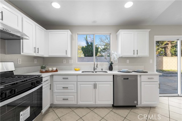 Detail Gallery Image 18 of 44 For 45620 Barham Ave, Lancaster,  CA 93534 - 5 Beds | 2/1 Baths