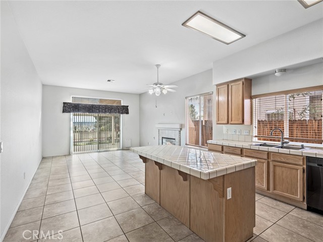 Detail Gallery Image 5 of 26 For 13477 Lakeside, Victorville,  CA 92395 - 3 Beds | 2 Baths