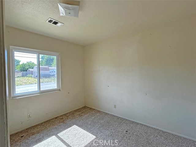 14402 Boxtree Street, Lake Hughes CA: https://media.crmls.org/medias/b6be2c3f-f03b-4ed6-afdd-b39b19fecf61.jpg