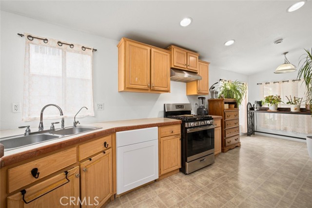 Detail Gallery Image 4 of 18 For 309 Mohr St, Lake Elsinore,  CA 92530 - 4 Beds | 2 Baths