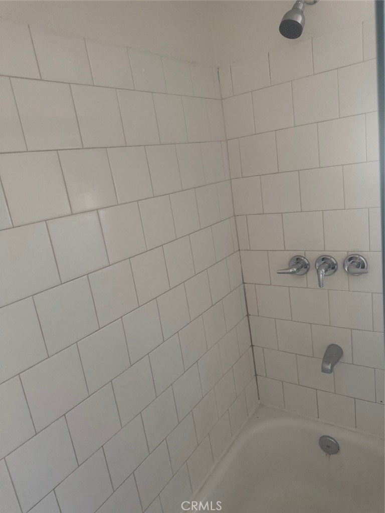 https://media.crmls.org/medias/b6be8d20-7488-487e-8db2-252dd858337d.jpg?preset=X-Large