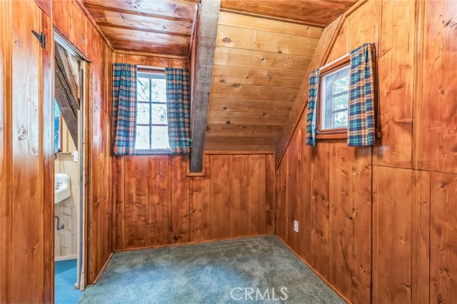129 B Lane, Lake Arrowhead CA: https://media.crmls.org/medias/b6beabb2-5999-4b0b-9503-7eac5d31e00d.jpg