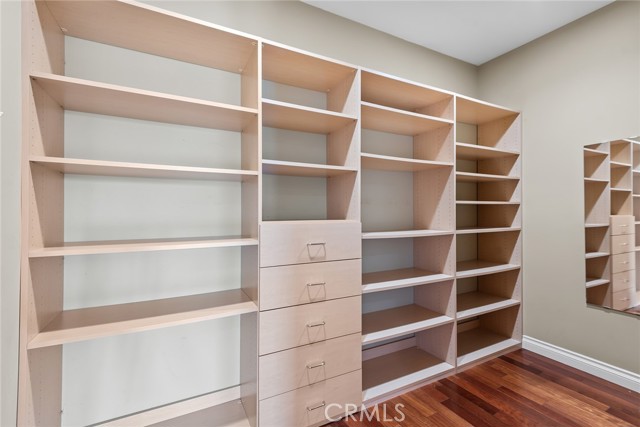18267 Valley Vista Boulevard, Tarzana CA: https://media.crmls.org/medias/b6c01d61-0335-423d-903d-f478effec80a.jpg