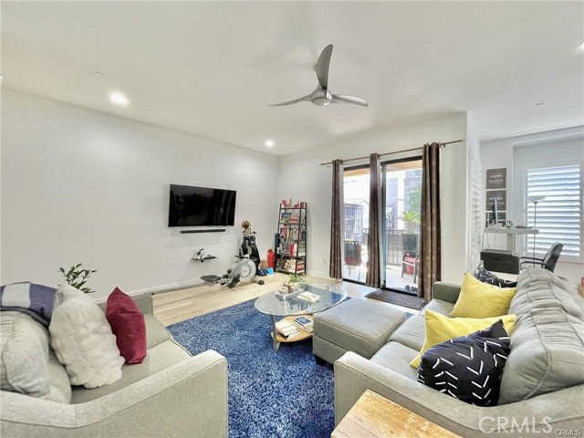 Detail Gallery Image 3 of 22 For 395 E 4th St #7,  Long Beach,  CA 90802 - 1 Beds | 1 Baths