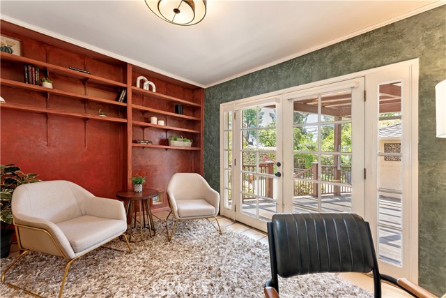2042 E Crary Street, Pasadena CA: https://media.crmls.org/medias/b6c151f6-1612-446d-a464-b122146a56b8.jpg