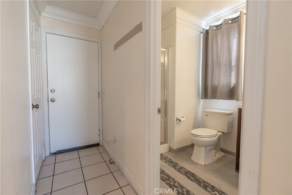 https://media.crmls.org/medias/b6c17029-abd2-4338-85a4-cfa3e3db0b46.jpg?preset=X-Large