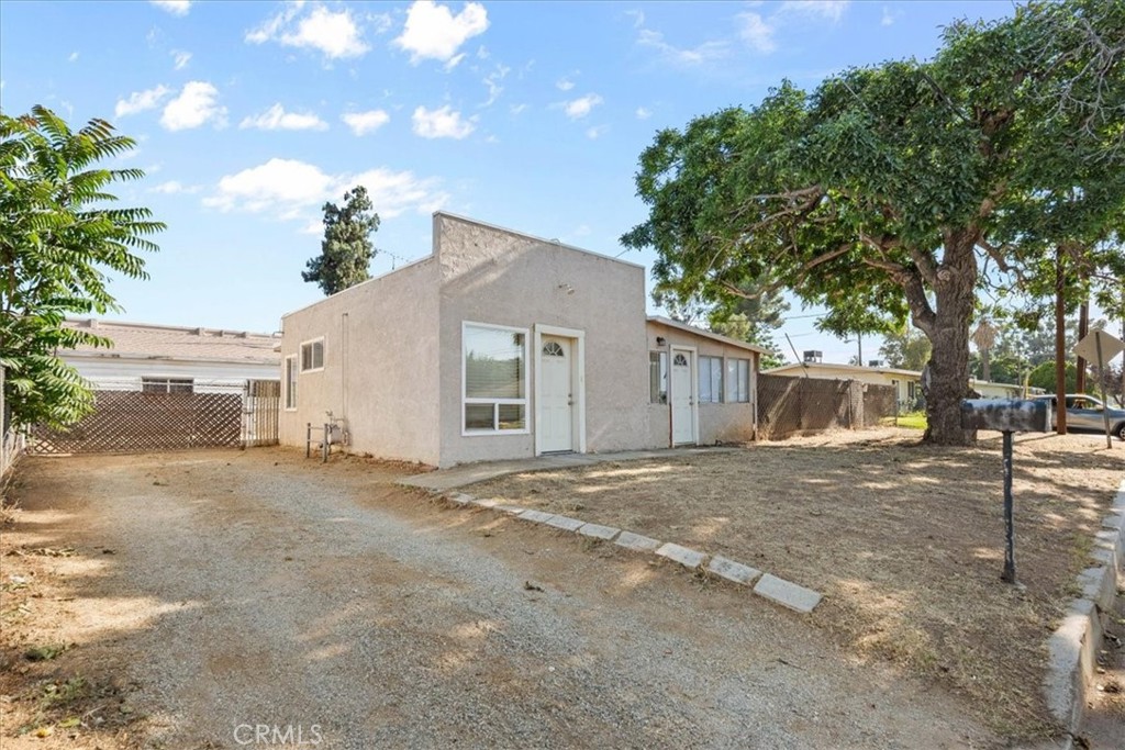 893 E 5th