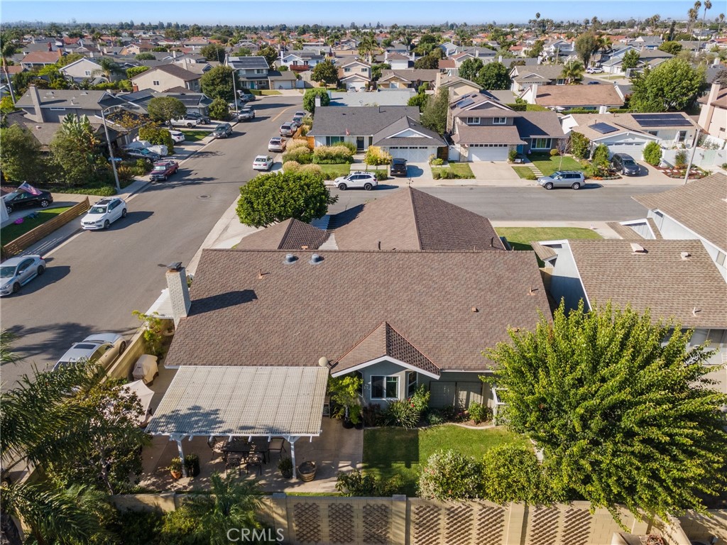 https://media.crmls.org/medias/b6c1a5ef-80d2-40b8-9832-721036c41ba7.jpg?preset=X-Large