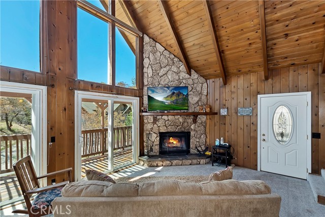 Detail Gallery Image 11 of 53 For 28193 Grenoble Ln, Lake Arrowhead,  CA 92352 - 3 Beds | 2 Baths