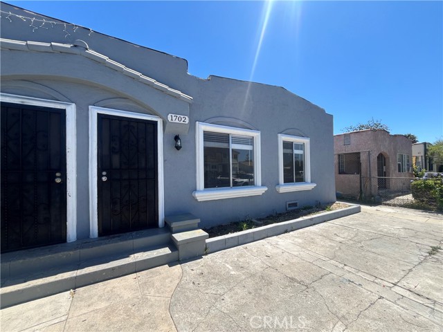1702 W 60th Street, Los Angeles CA: https://media.crmls.org/medias/b6c23828-9126-41e5-9b09-e66d906934c8.jpg