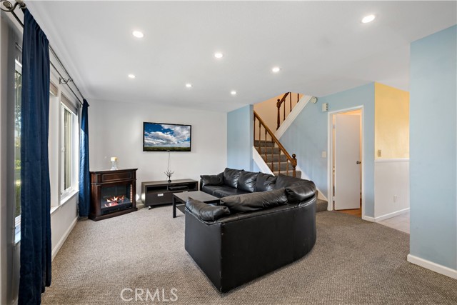 Detail Gallery Image 9 of 39 For 1459 Deauville Pl, Costa Mesa,  CA 92626 - 3 Beds | 2/1 Baths