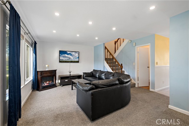 Detail Gallery Image 9 of 39 For 1459 Deauville Pl, Costa Mesa,  CA 92626 - 3 Beds | 2/1 Baths