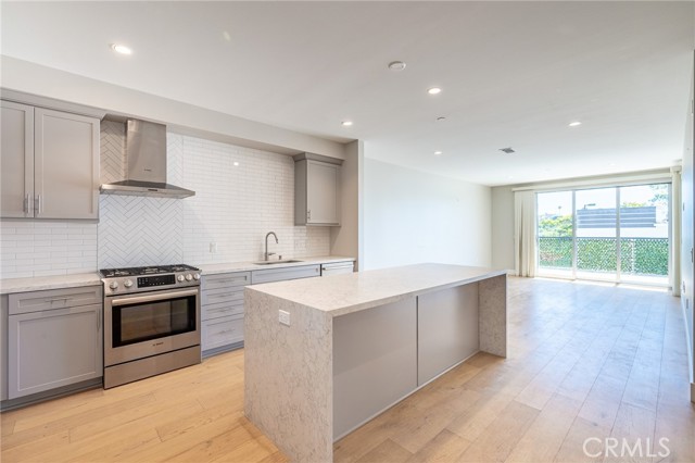 Detail Gallery Image 3 of 22 For 1920 S Pacific Coast #208,  Redondo Beach,  CA 90277 - 2 Beds | 2 Baths