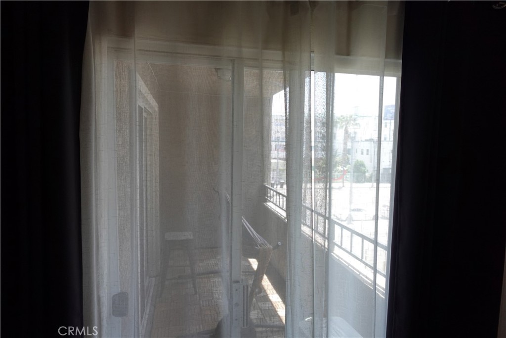 https://media.crmls.org/medias/b6c29072-6c3a-491d-98a0-3ff4bdeeac88.jpg?preset=X-Large