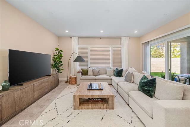 Detail Gallery Image 4 of 27 For 81 Pelican Ln, Irvine,  CA 92618 - 4 Beds | 4/1 Baths