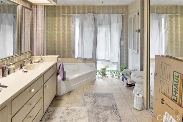 2494 Main Street, Barstow CA: https://media.crmls.org/medias/b6c4d920-c2d3-49a3-a615-f2d3ece62039.jpg