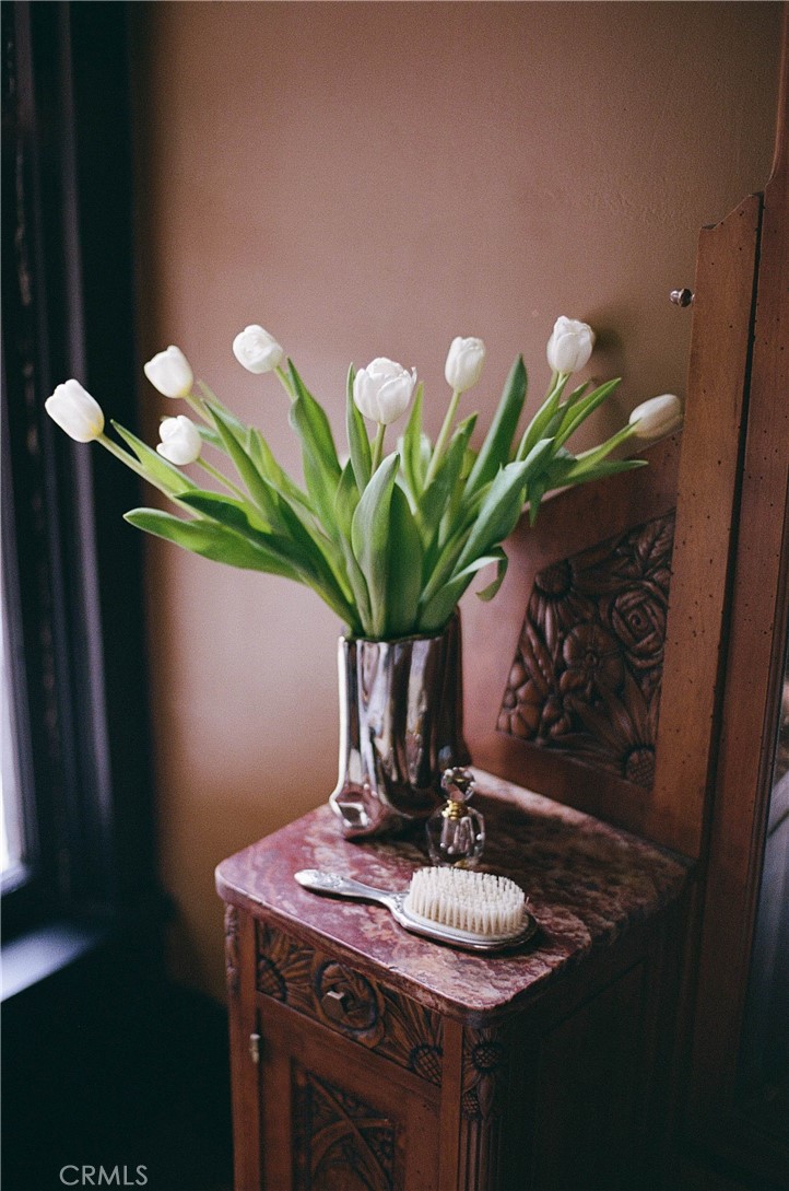 https://media.crmls.org/medias/b6c54c6c-eab2-4e49-b064-540a4639de39.jpg?preset=X-Large