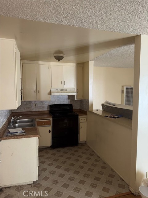 Detail Gallery Image 8 of 10 For 13050 Dronfield #9, Sylmar,  CA 91342 - 1 Beds | 1 Baths