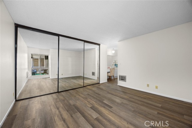 Detail Gallery Image 10 of 44 For 360 S Euclid Ave #219,  Pasadena,  CA 91101 - 2 Beds | 2 Baths