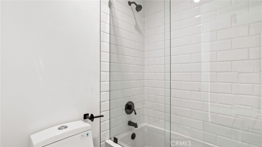 https://media.crmls.org/medias/b6c7144c-c112-486c-be76-42d8a64486ef.jpg?preset=X-Large