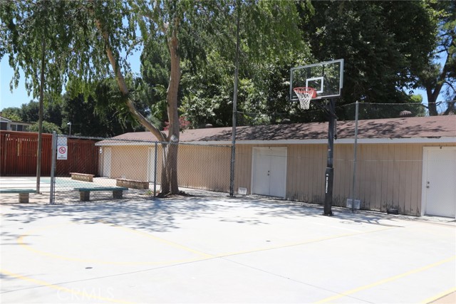 Detail Gallery Image 63 of 71 For 19208 Avenue of the Oaks #J,  Newhall,  CA 91321 - 2 Beds | 1/1 Baths