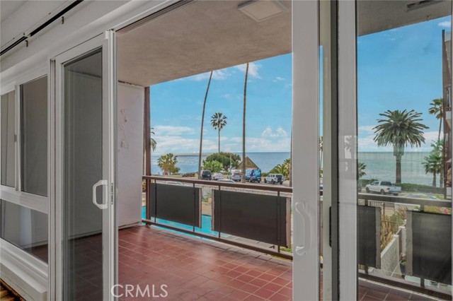 330 Cliff Drive, Laguna Beach CA: https://media.crmls.org/medias/b6c84b56-4406-44c6-a531-3899ed26d01f.jpg