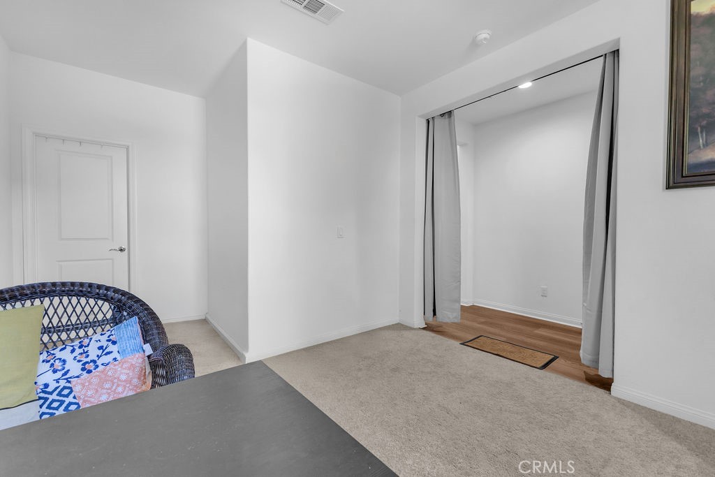 https://media.crmls.org/medias/b6c87223-5b84-4680-ae4a-1dde1026f55d.jpg?preset=X-Large