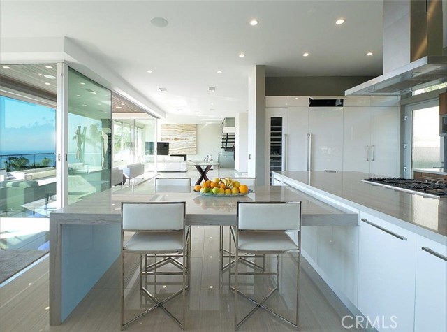 1356 Via Romero, Palos Verdes Estates CA: https://media.crmls.org/medias/b6c87ac3-816a-4f9e-9b86-81df158469e1.jpg