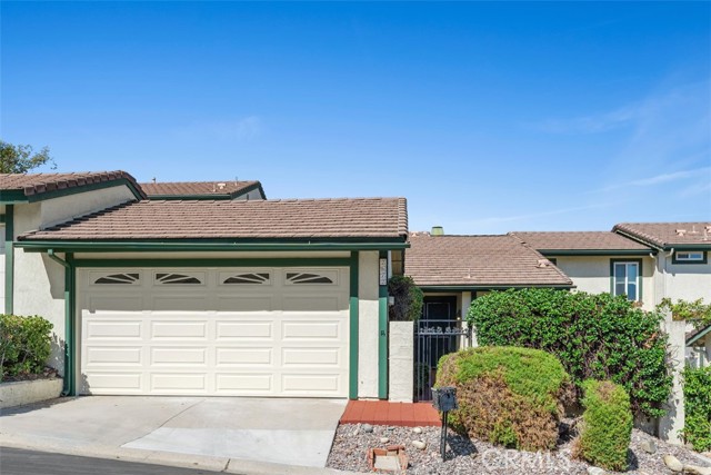Detail Gallery Image 2 of 36 For 2672 Condor Cir, Corona,  CA 92882 - 4 Beds | 2 Baths