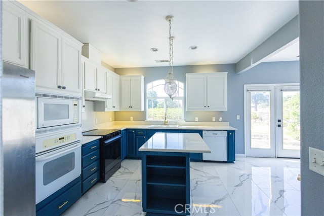 24115 Black Bart Court, Corning CA: https://media.crmls.org/medias/b6c8c0db-c31e-4266-b38c-37821eedce9f.jpg