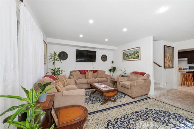 Detail Gallery Image 11 of 33 For 7857 Embry Point, San Diego,  CA 92126 - 5 Beds | 3 Baths